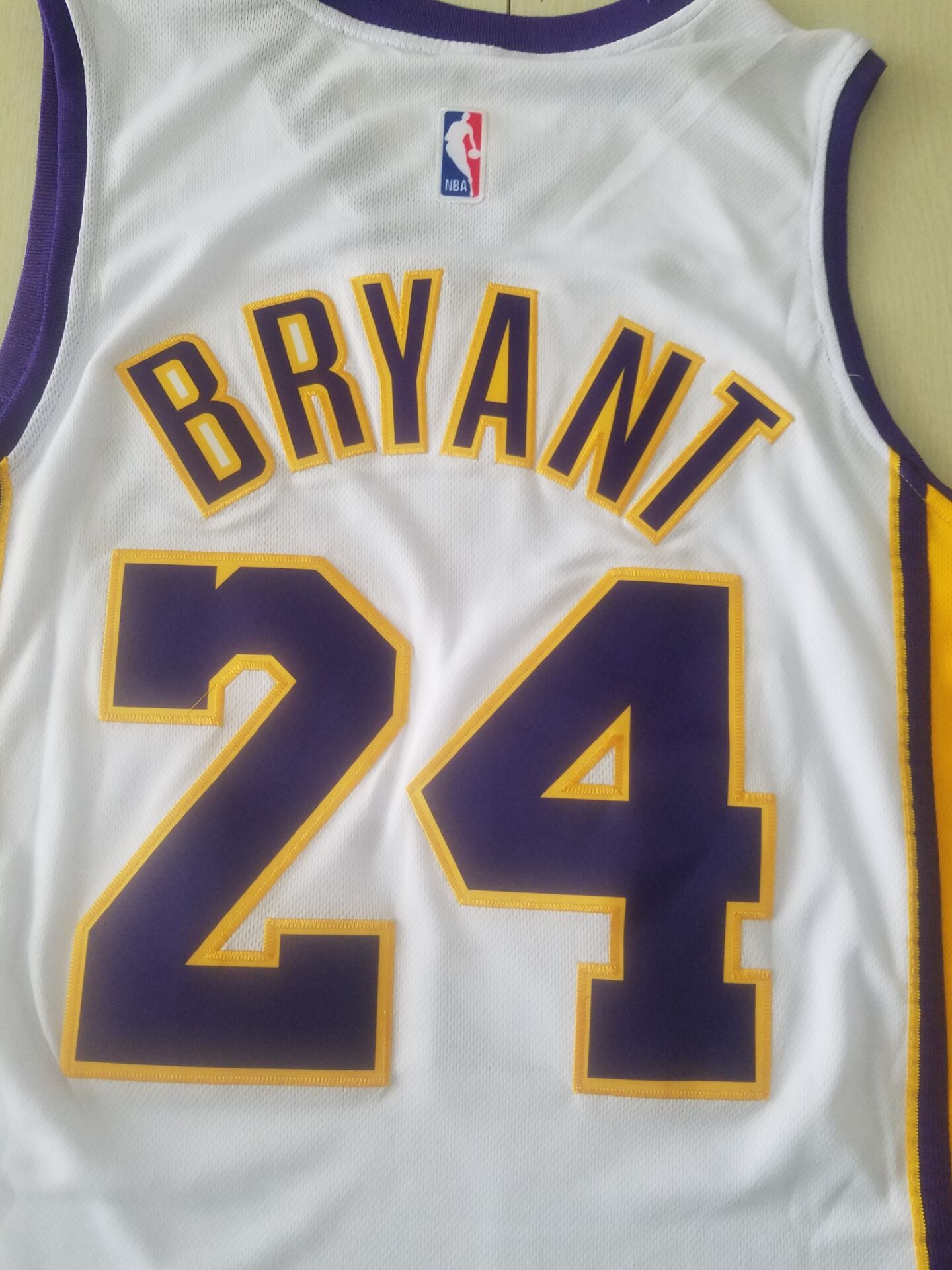 Men's Los Angeles Lakers Kobe Bryant #24 White Swingman Player Jersey1