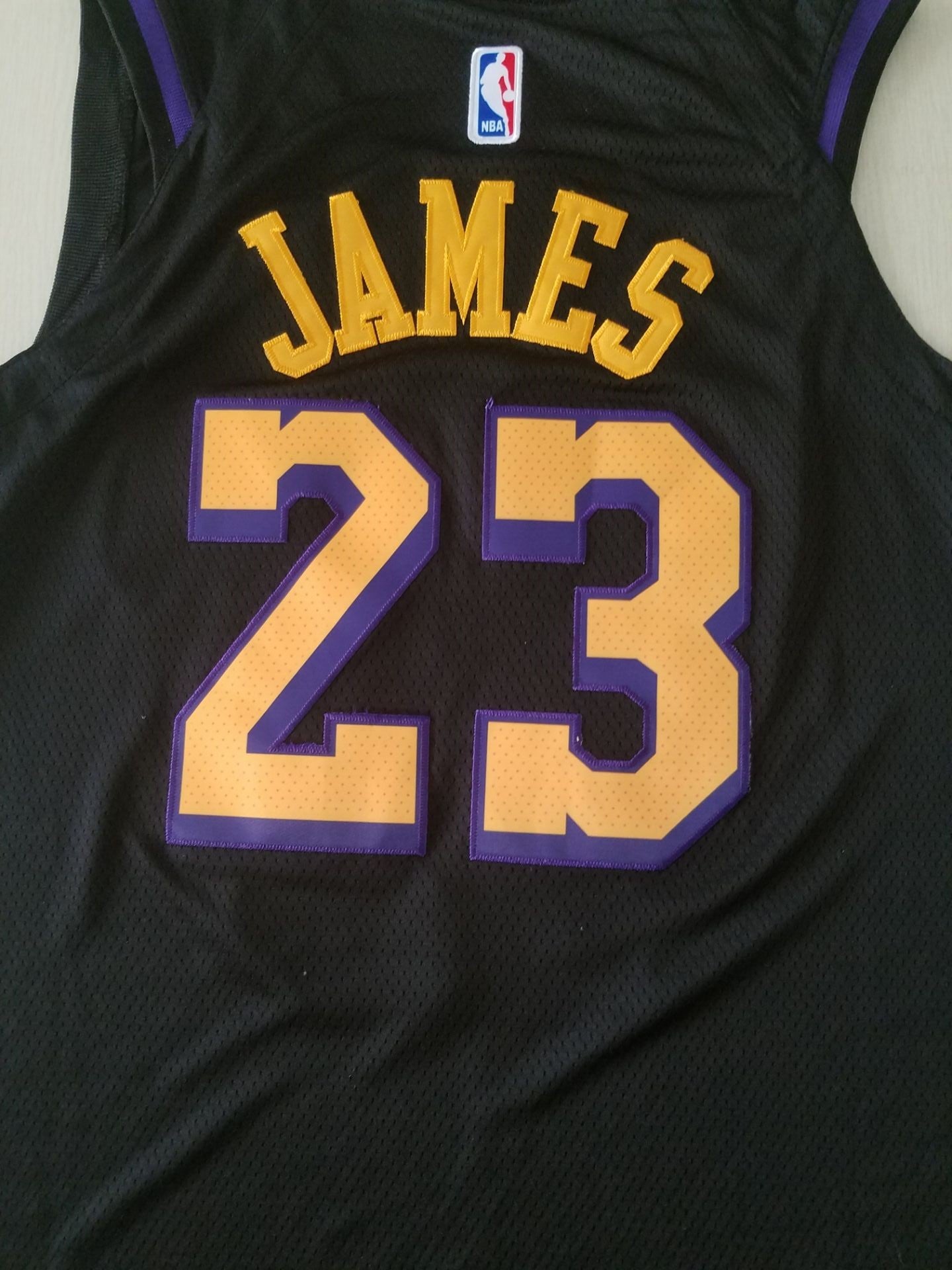 Men's Los Angeles Lakers LeBron James #23 Black Swingman Jersey1