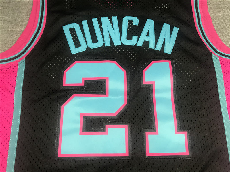 Men's San Antonio Spurs Tim Duncan Black 1998/99 Classics Swingman Player Jersey1