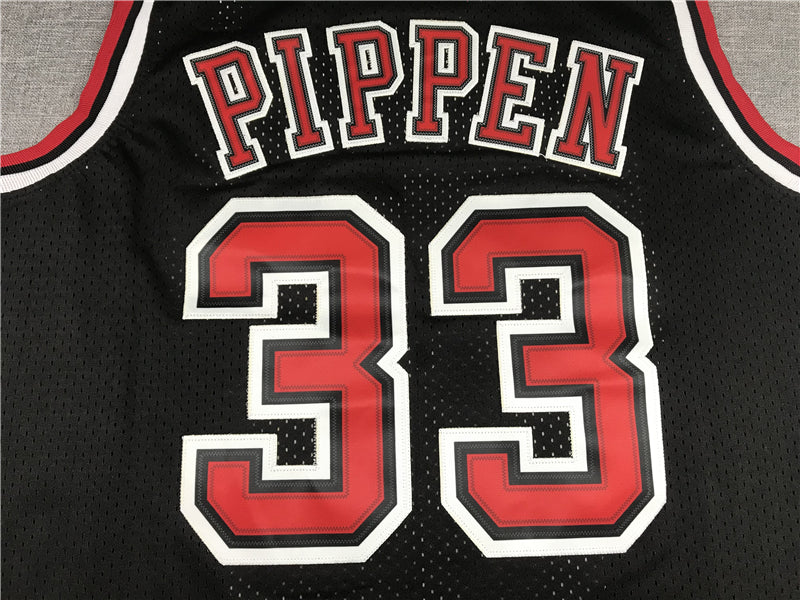 Men's Chicago Bulls Scottie Pippen 1997-98 Black Hardwood Classics Swingman Jersey1