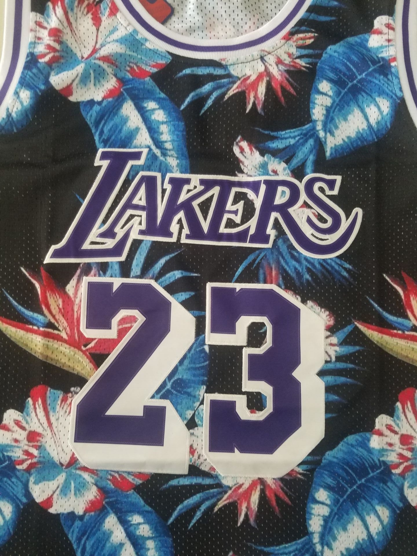 Men's LeBron James Los Angeles Lakers #23 NBA Classics Authentic Jersey1