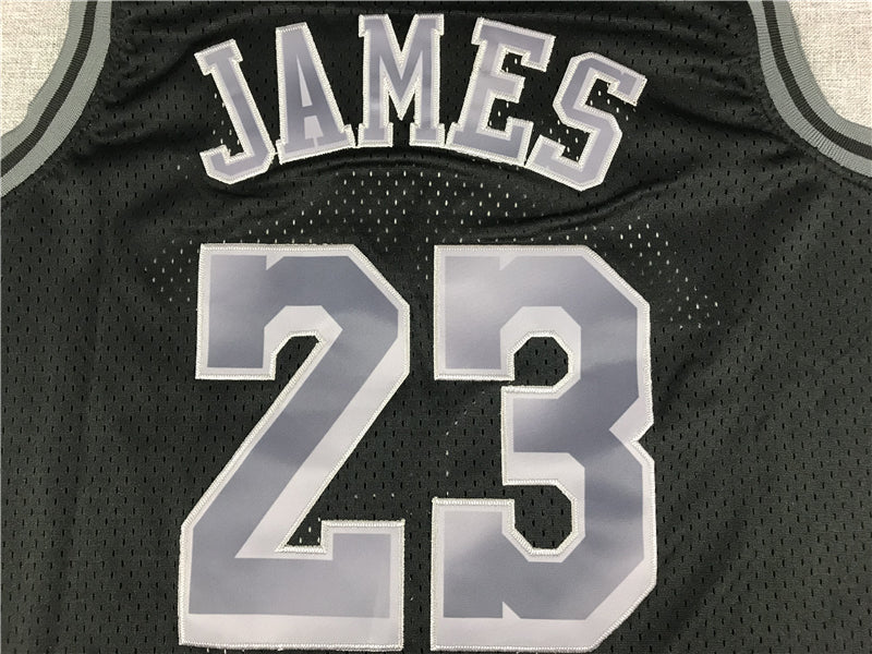 Men's Los Angeles Lakers LeBron James Black Hardwood Classics Swingman Jersey1