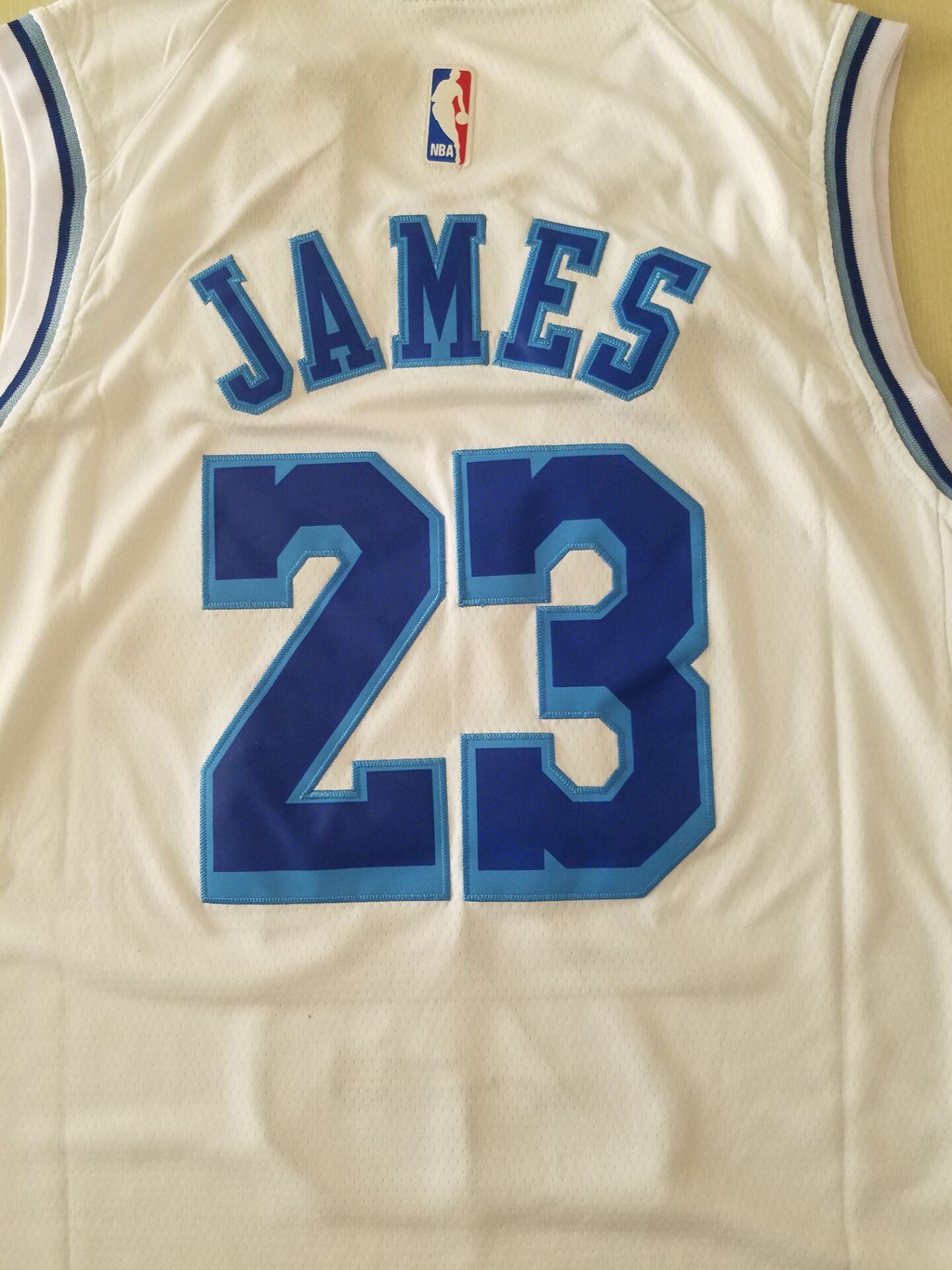 Men's Los Angeles Lakers LeBron James #23 White Swingman Player Jersey1