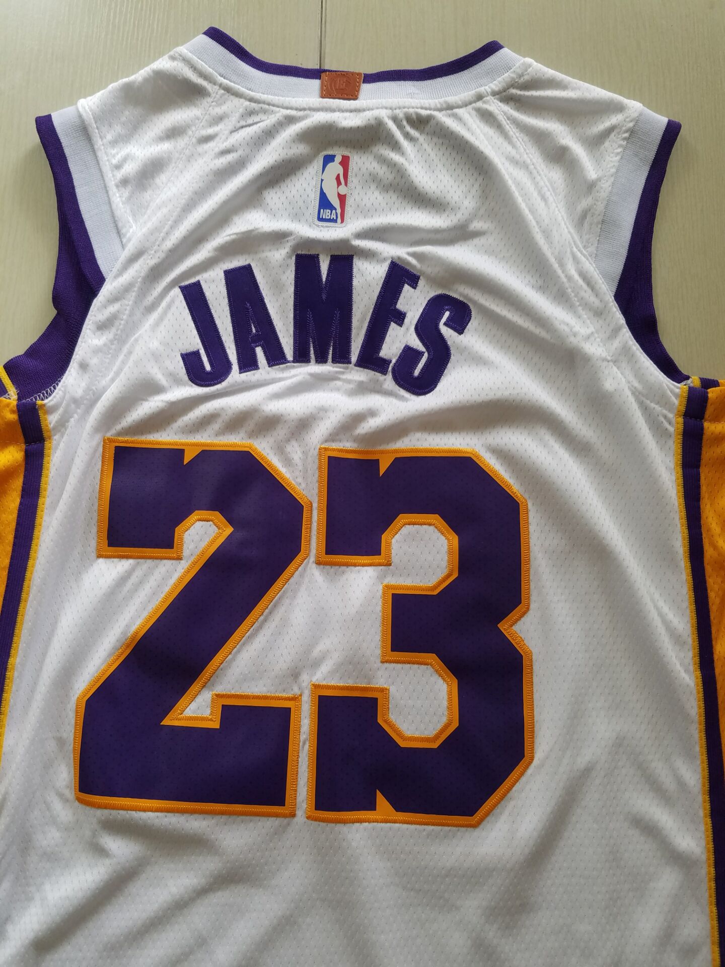 Men's Los Angeles Lakers LeBron James #23 NBA White Swingman Jersey1