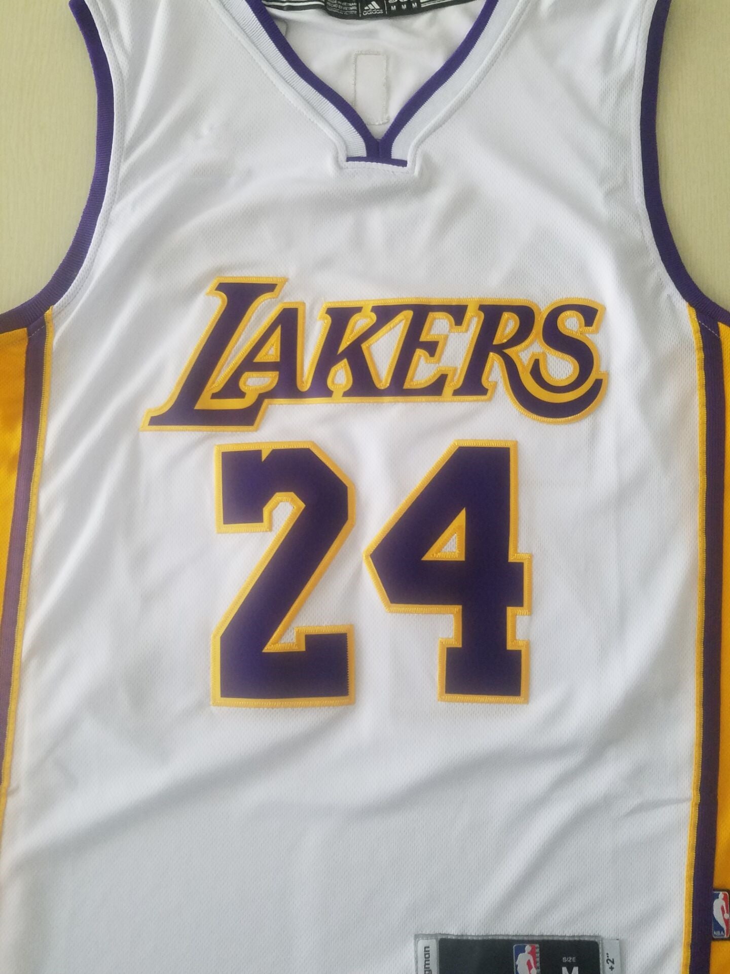Men's Los Angeles Lakers Kobe Bryant #24 White Swingman Player Jersey1