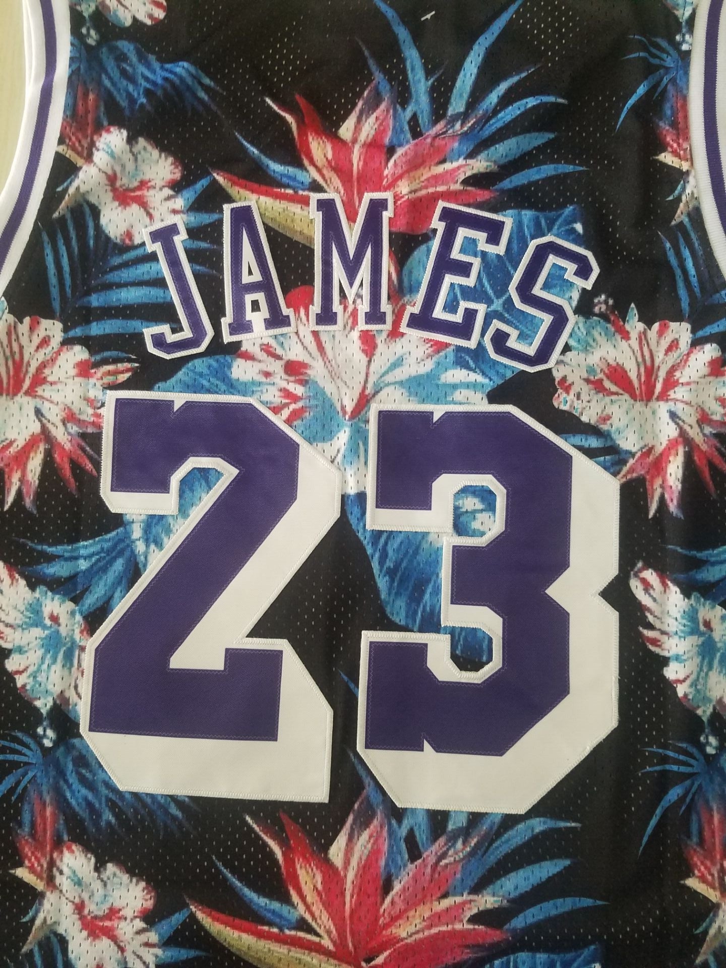 Men's LeBron James Los Angeles Lakers #23 NBA Classics Authentic Jersey1