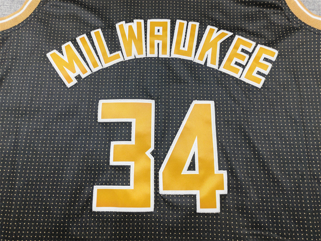 Men's Milwaukee Bucks Giannis Antetokounmpo #34 Black Select Series Swingman Jersey1