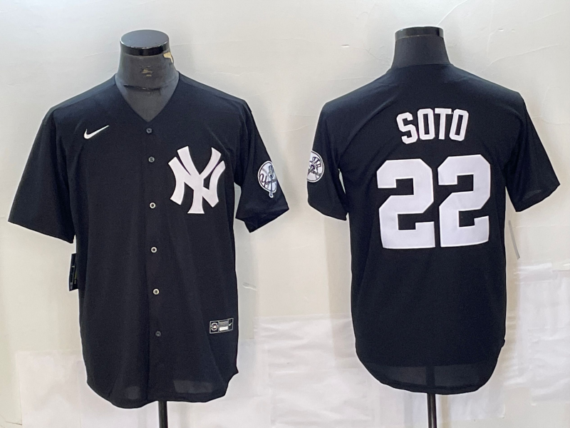 Men's New York Yankees Juan Soto #22 Black Replica Game Jersey1