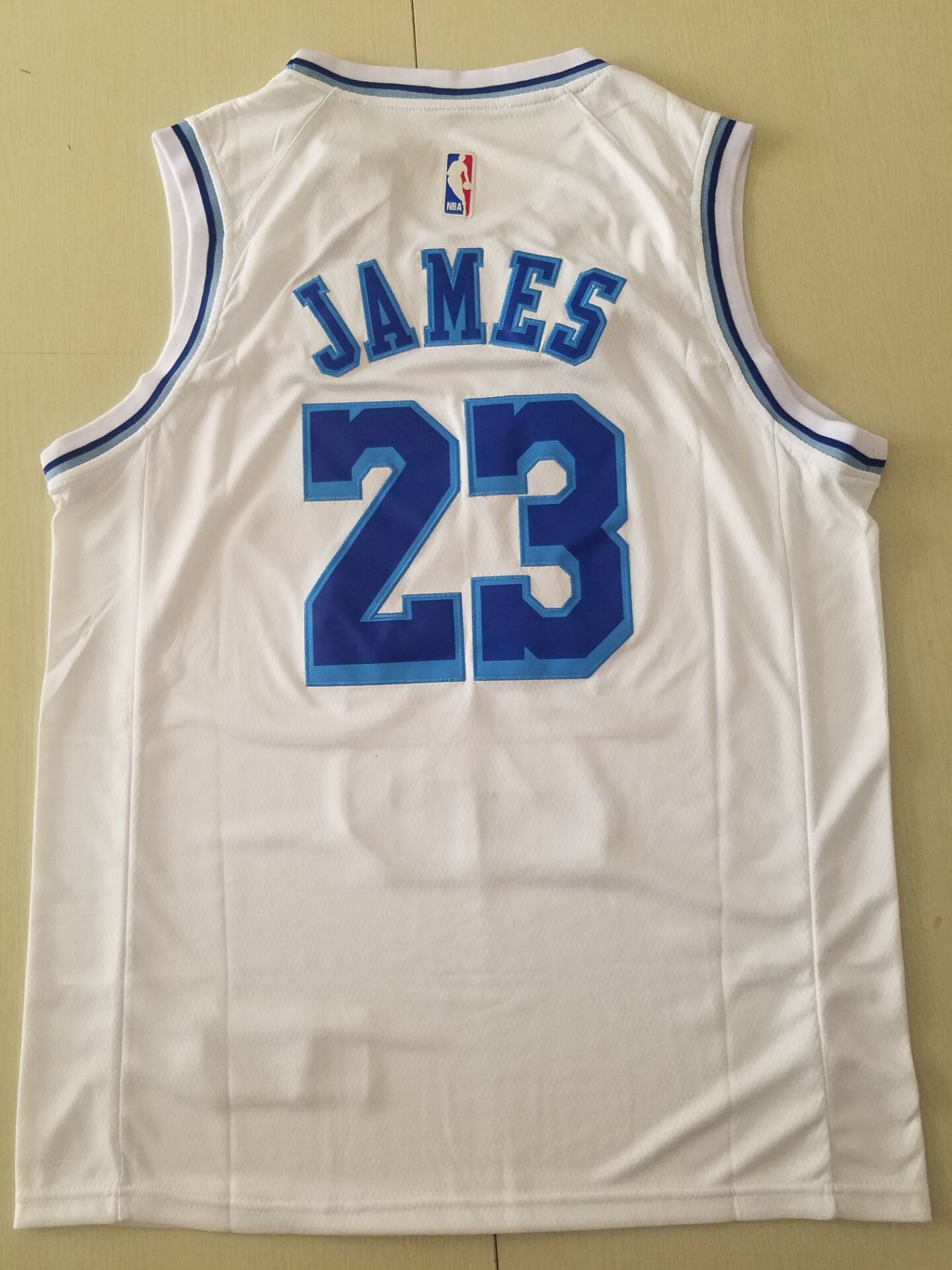 Men's Los Angeles Lakers LeBron James #23 White Swingman Player Jersey1