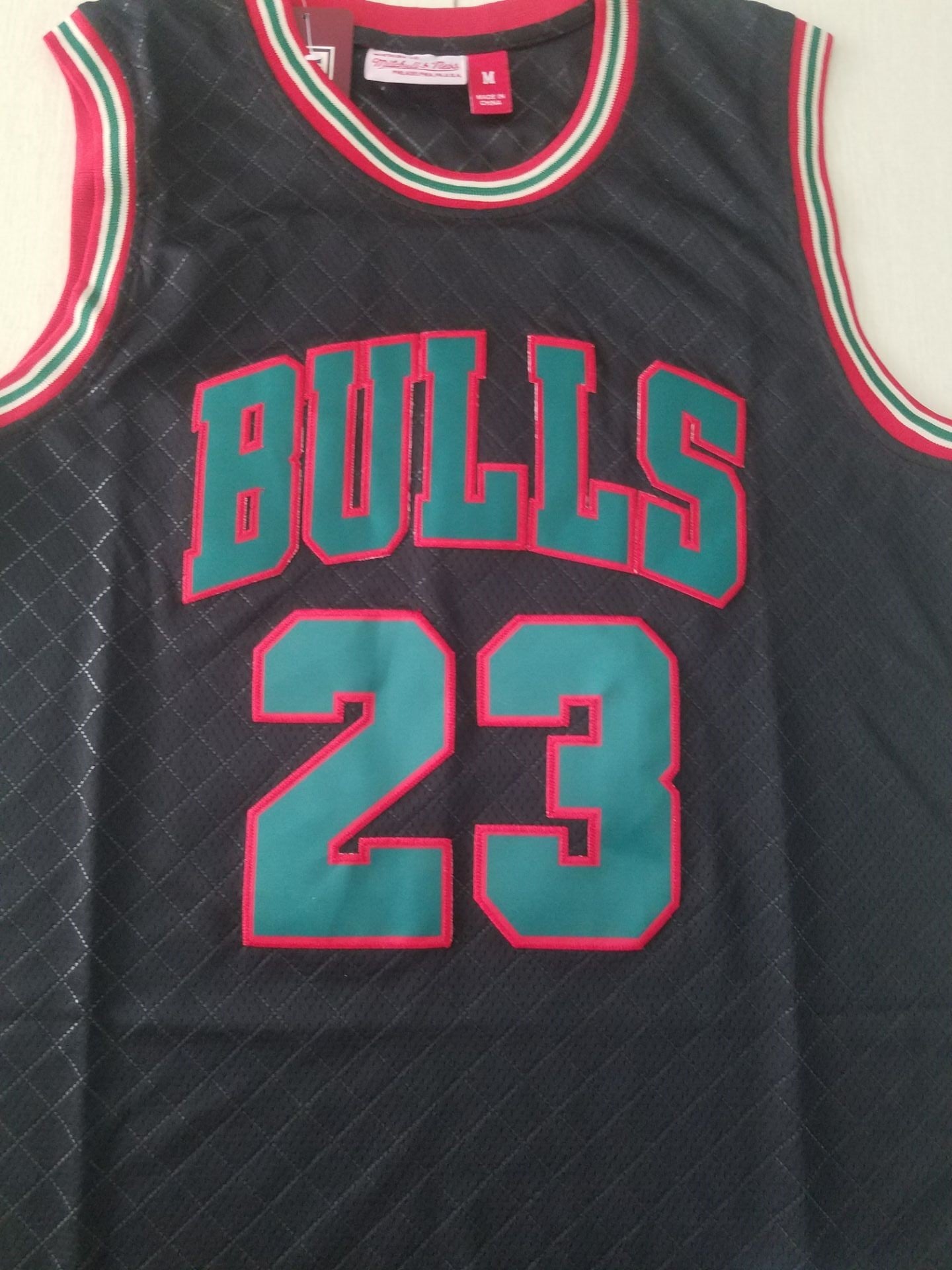 Men's Chicago Bulls Michael Jordan 1997-98 Hardwood Classics Swingman Jersey1