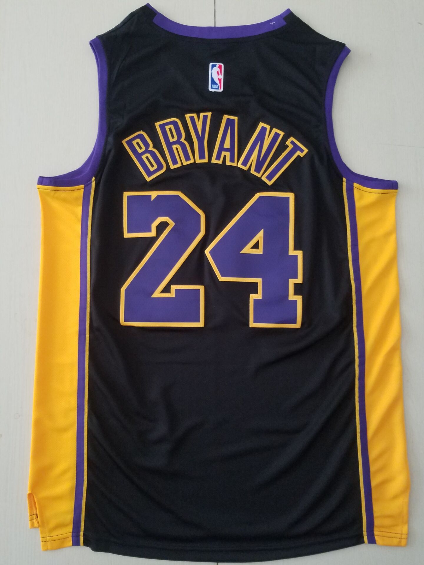 Men's Los Angeles Lakers Kobe Bryant #24 NBA Black Swingman Jersey1