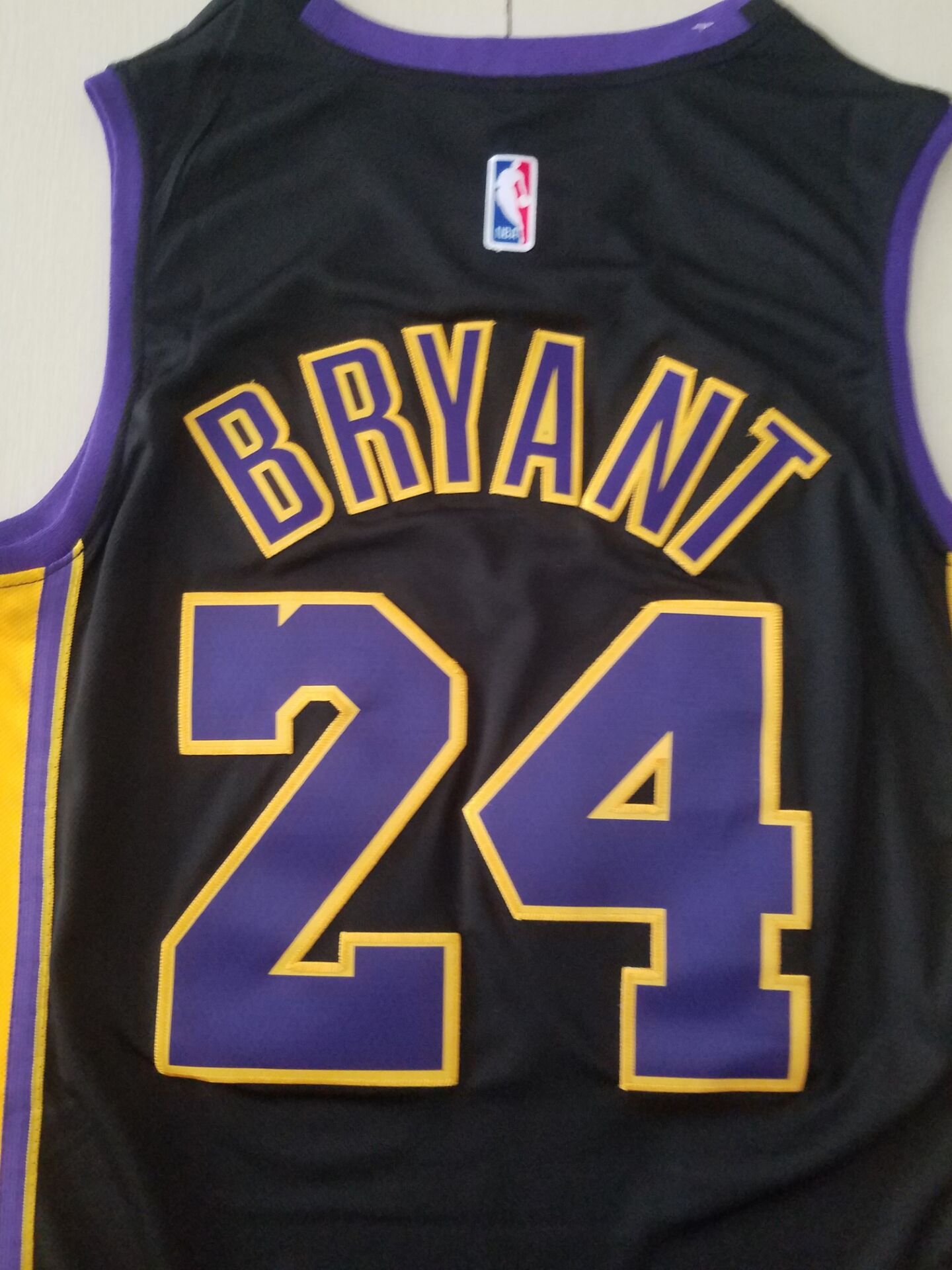 Men's Los Angeles Lakers Kobe Bryant #24 NBA Black Swingman Jersey1