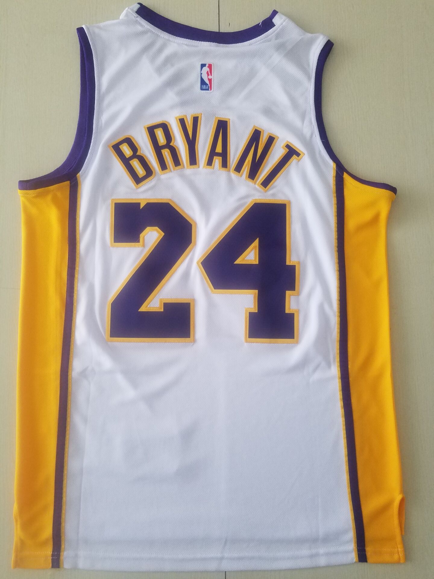 Men's Los Angeles Lakers Kobe Bryant #24 White Swingman Player Jersey1