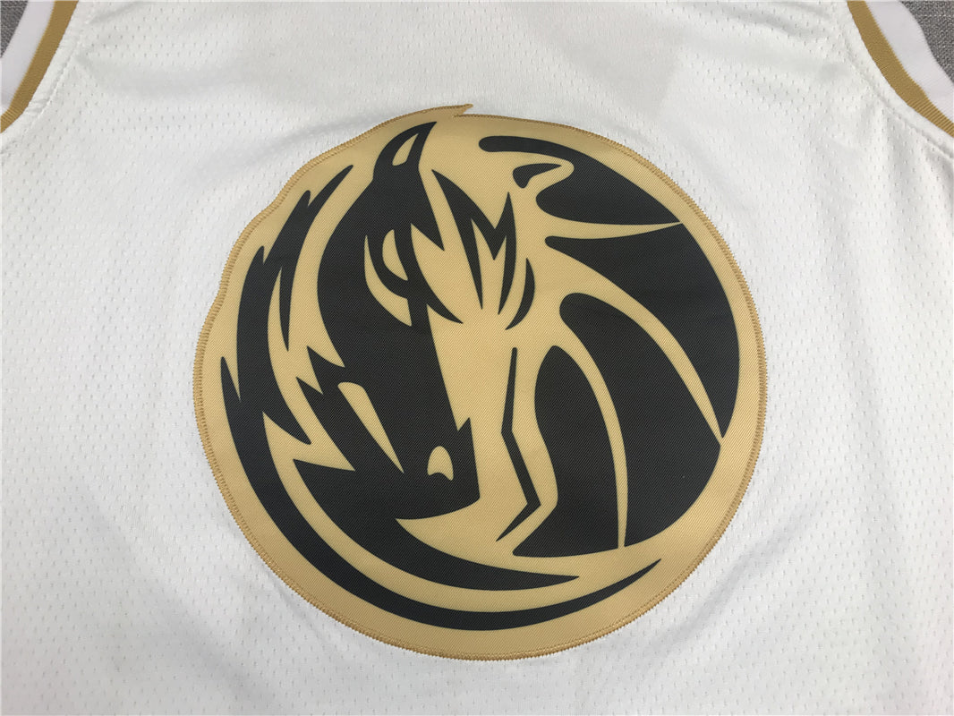 Men's Dallas Mavericks Luka Doncic #77 White Replica Jersey1