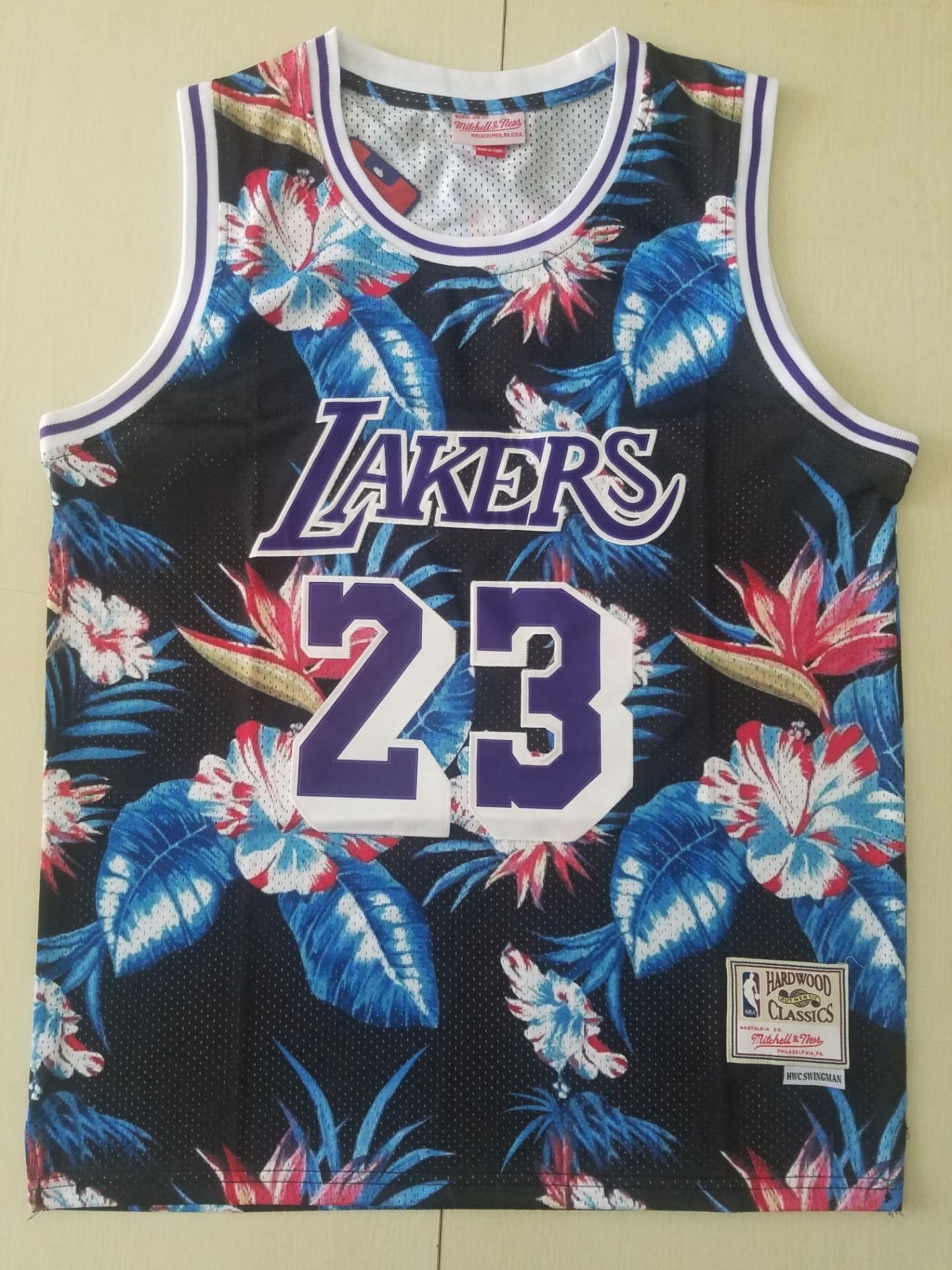 Men's LeBron James Los Angeles Lakers #23 NBA Classics Authentic Jersey1
