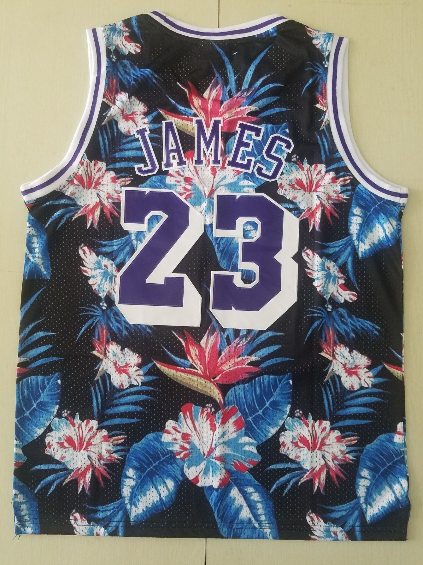 Men's LeBron James Los Angeles Lakers #23 NBA Classics Authentic Jersey1