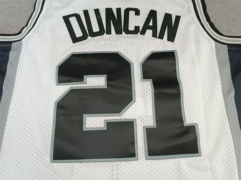 Men's San Antonio Spurs Tim Duncan White 1998-99 Classics Swingman Jersey1