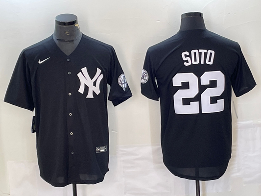 Men's New York Yankees Juan Soto #22 Black Replica Game Jersey1
