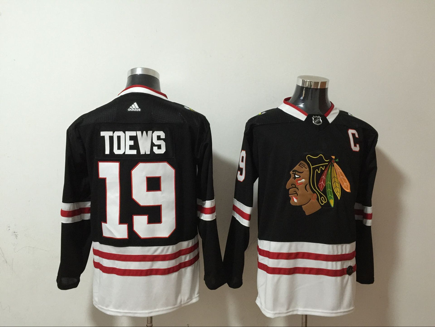 Men's Chicago Blackhawks Jonathan Toews #19 Black Breakaway Player Jersey1